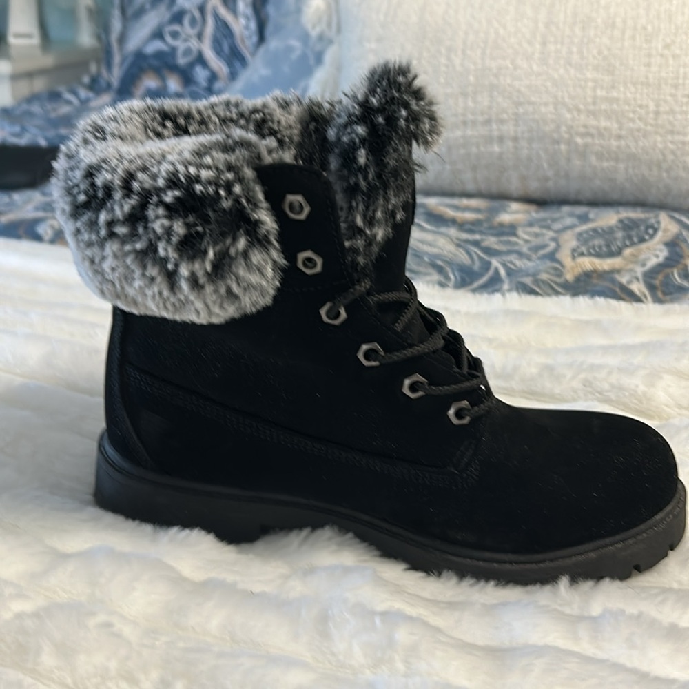 Lugz Women's Black Fur-Lined Boots - Picture 4 of 7